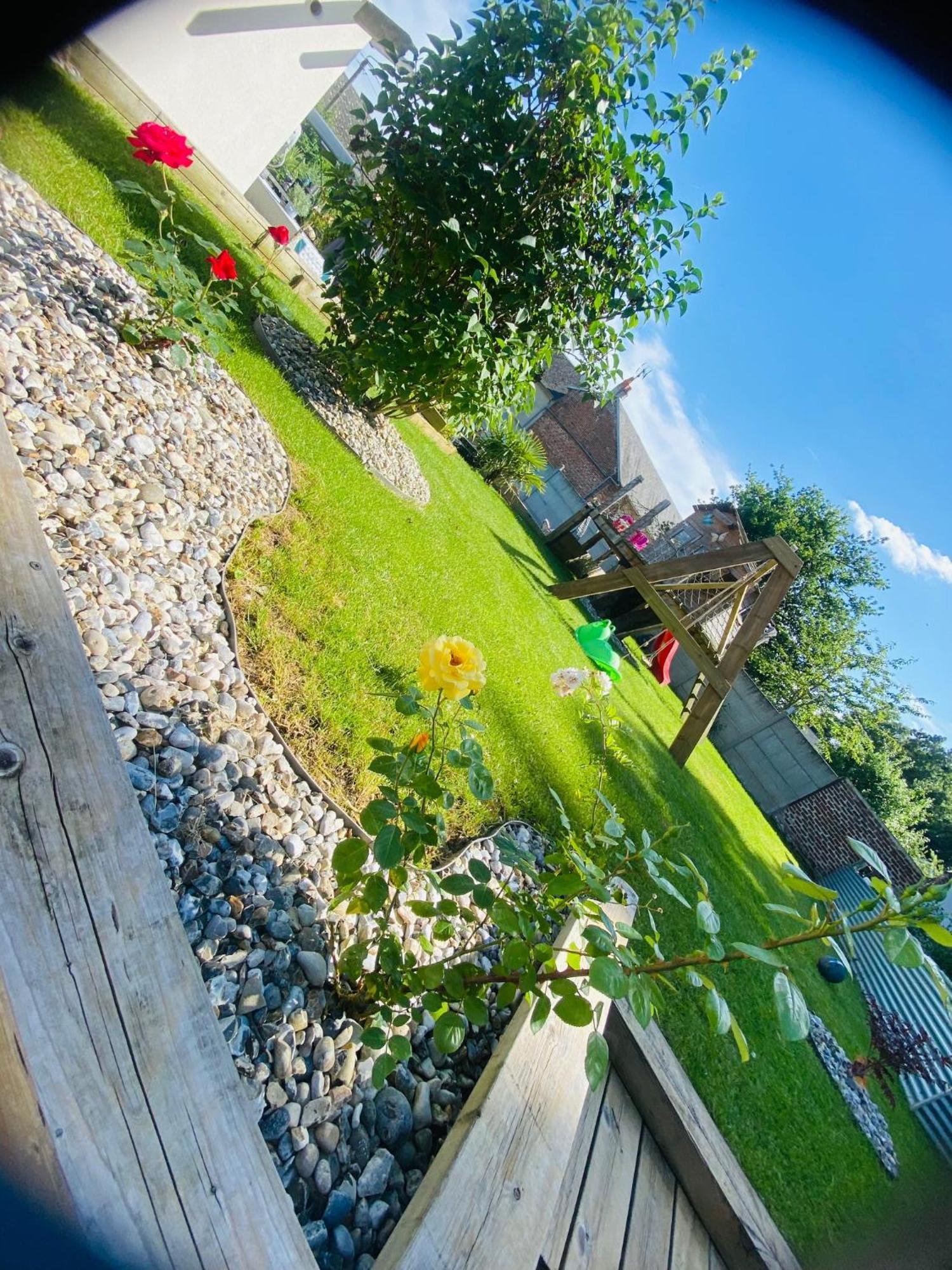 Les 3 E Bed & Breakfast Englebelmer Exterior foto
